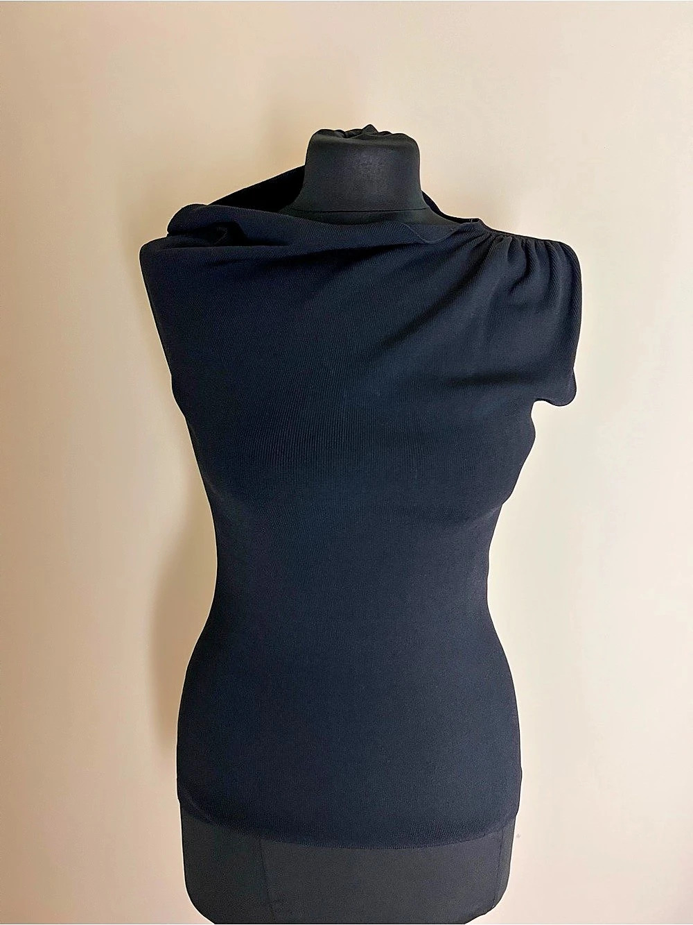 Reiss Asymmetric Ruched Knit Top in Black Size XS